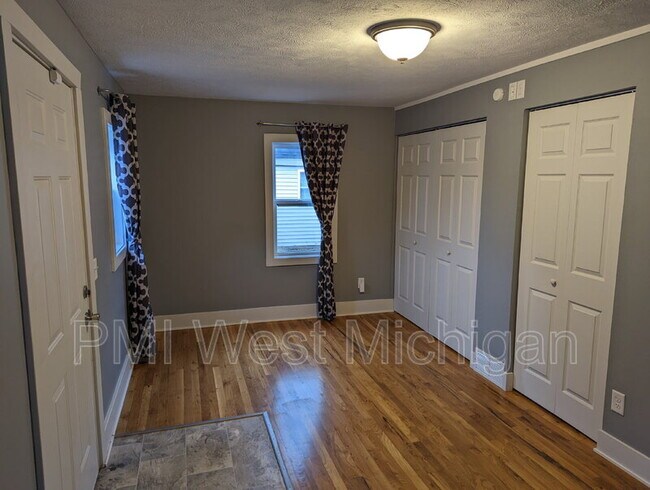 Building Photo - 144 Page St NE