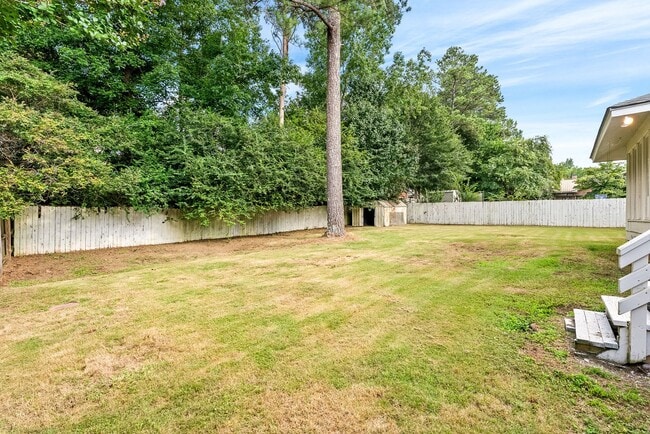 Building Photo - 4Bed/2Bath Available!