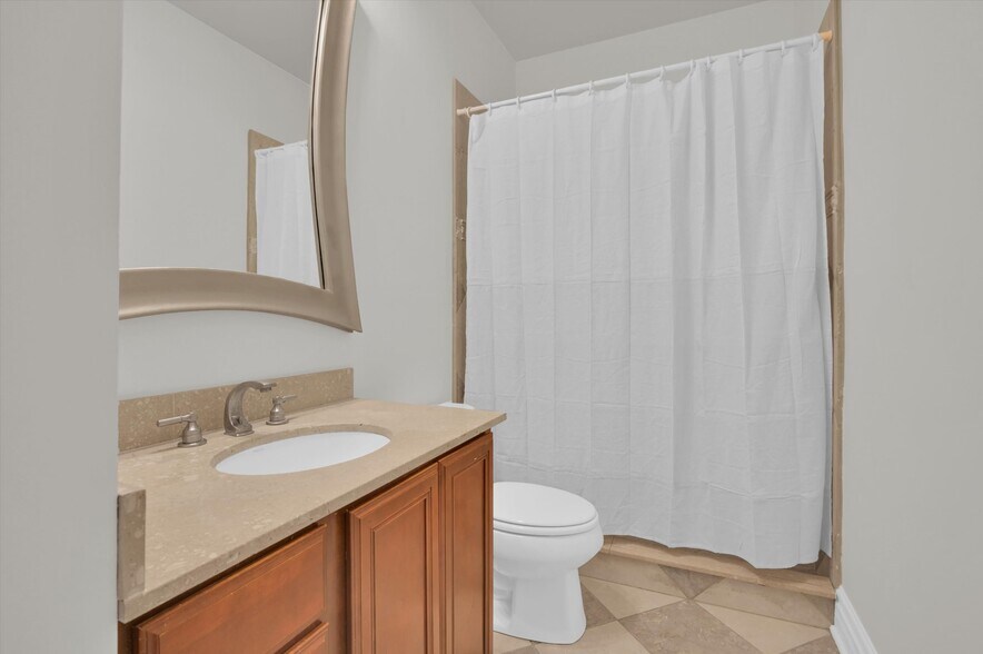 Building Photo - 4856 S Prairie Ave