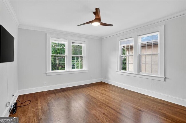 Building Photo - 824 Greenwood Ave NE