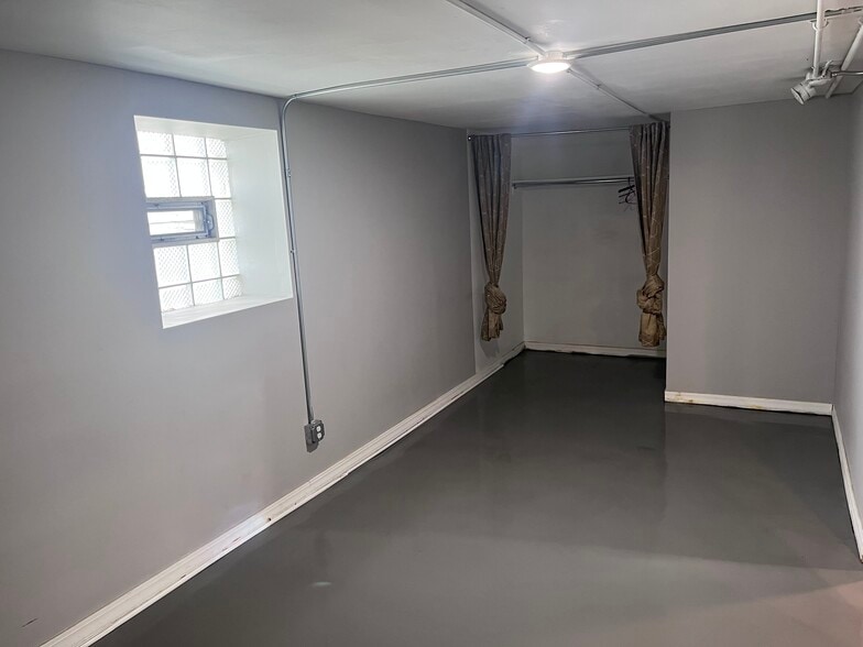 Nice sized closet - 10109 S Prospect Ave