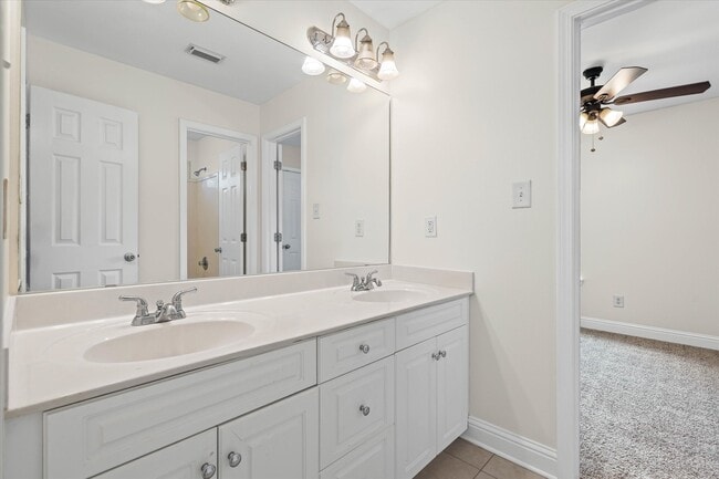 Building Photo - 27572 Claiborne Cir