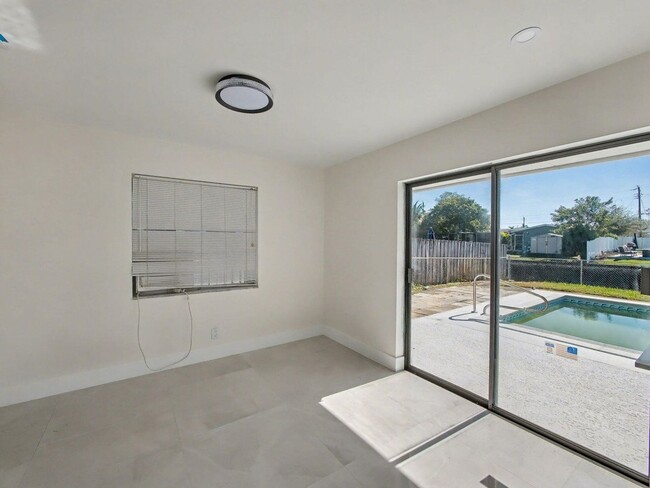 Building Photo - 1940 NW 32nd St