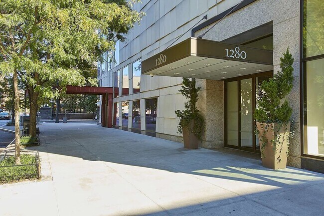 Building Photo - 1280 Fifth  apt. 15B