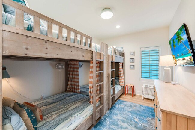 Building Photo - 119 6th St