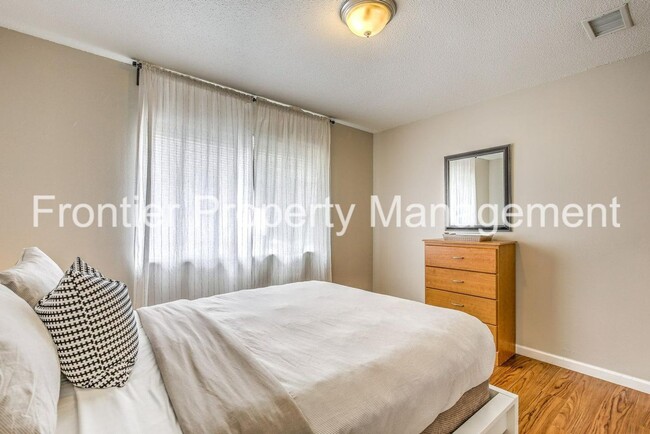 Building Photo - Coming soon! One Bedroom One Bath in Clift...