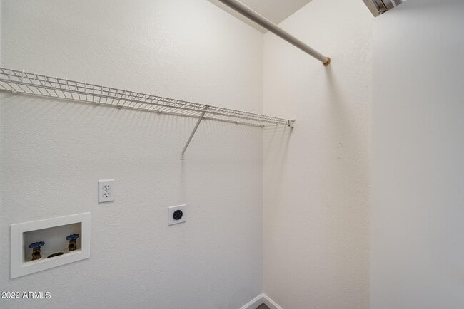 Building Photo - 3024 E Blackhawk Dr