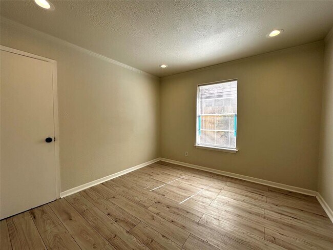 Building Photo - 1005 W Martin Luther King Jr Blvd