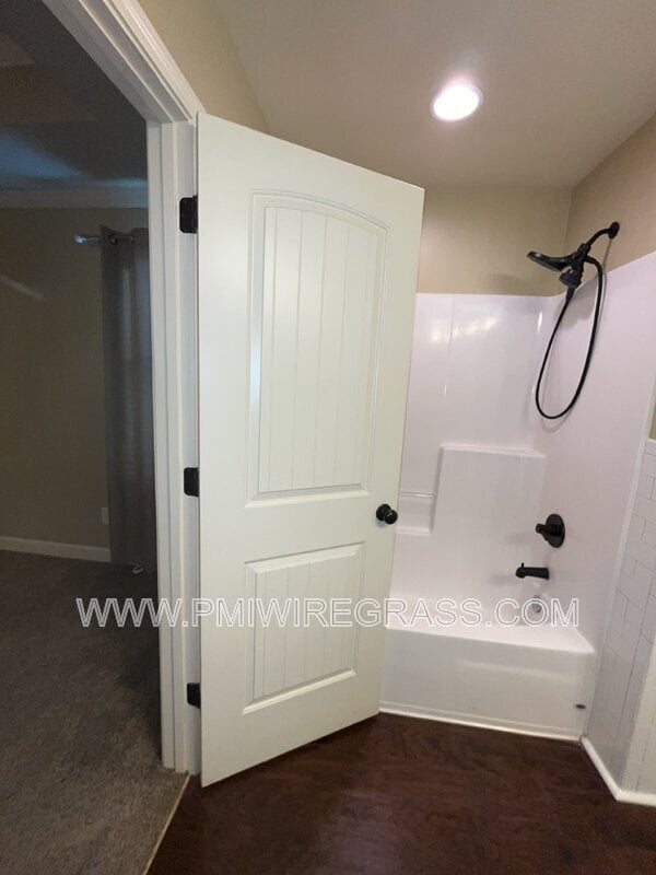 Building Photo - 229 Lace Dr