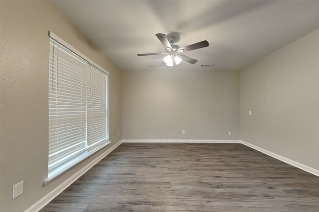 Building Photo - 5061 Stewart Dr