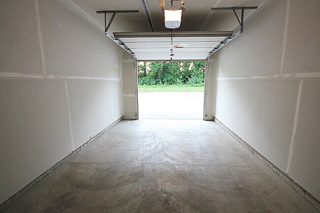 Building Photo - 143 Stonewall Creek Dr