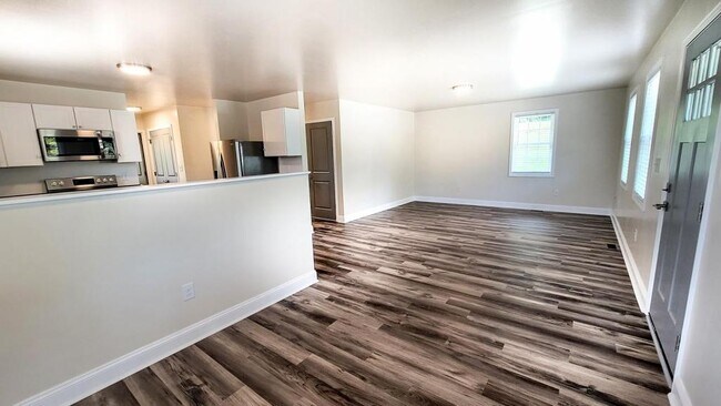 Building Photo - 1020 Primrose St SE