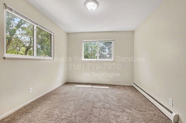 Building Photo - 1013 36th St SW