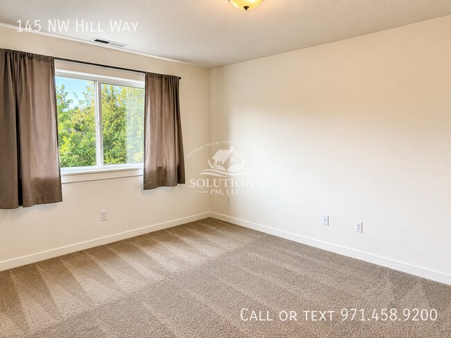 Building Photo - 145 NW Hill Way
