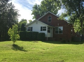 Building Photo - 805 Oliver Rd