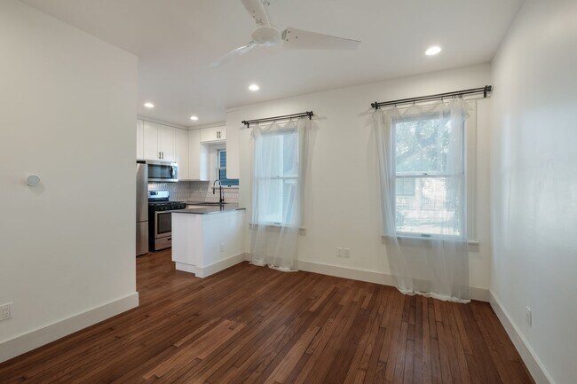 Building Photo - 2/1 Historic Monte Vista Meets Modern Convenience