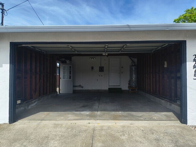 Building Photo - 3BED/2BATH Single Family Home Located in Desirable San Pablo, Ca. With Beautiful Ocean Front View!!