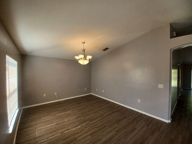 Building Photo - 2720 Soaring Hawk Dr
