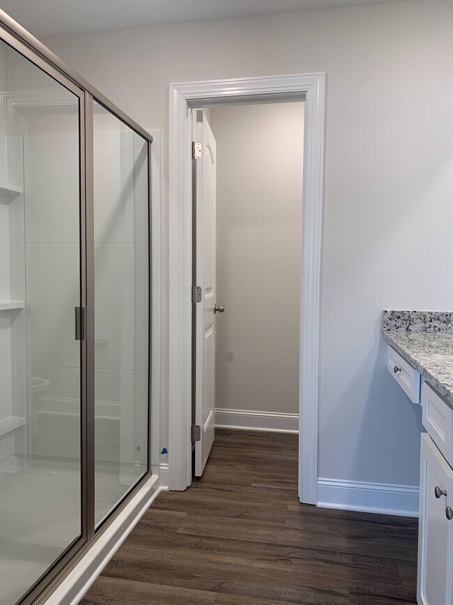 Building Photo - 6927 Eddy Point Ln