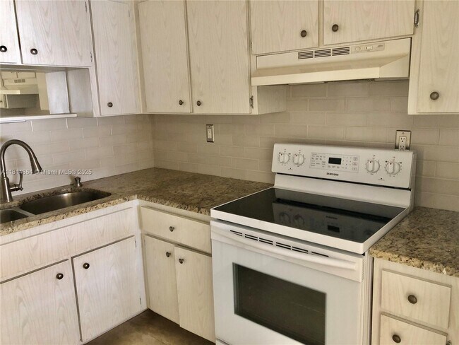 Building Photo - 1753 3rd Ave N