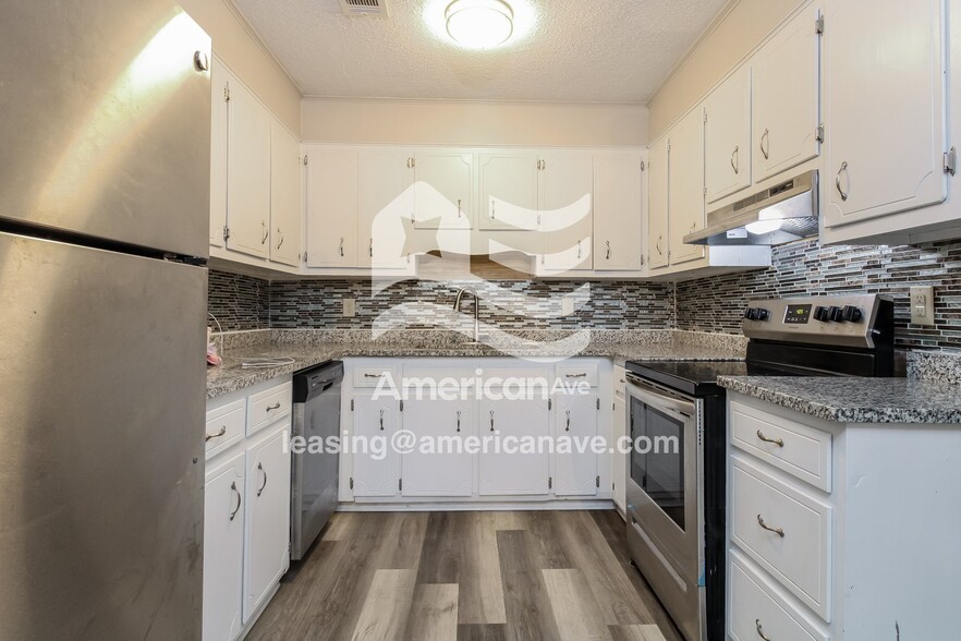 Building Photo - 3752 Fairington Dr