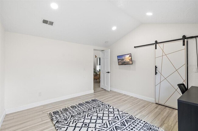 Building Photo - 4920 30th Ave N