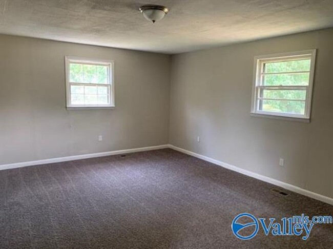 Building Photo - Spacious 4 bedroom brick ranch!  Minutes f...