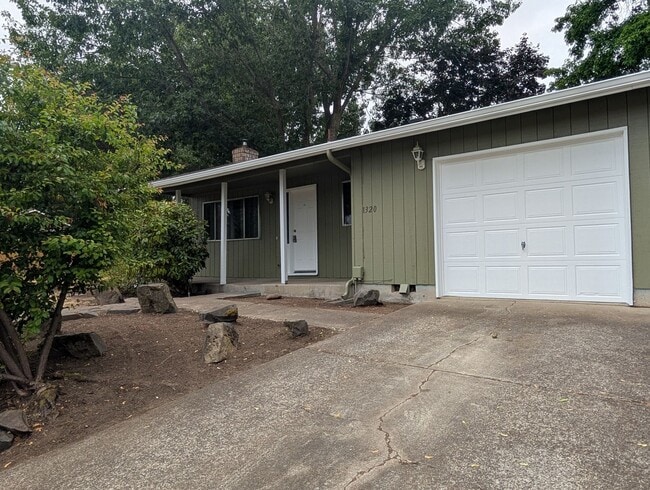 Building Photo - 3-bedroom, 1-Bath Duplex On a Corner Lot In The Bethel Area