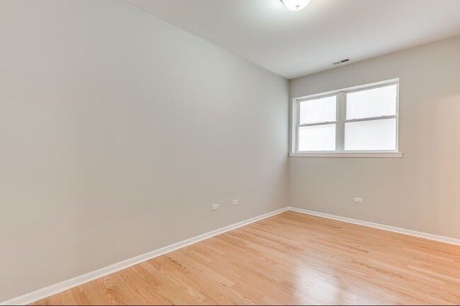 Building Photo - 6617 S Ingleside Ave