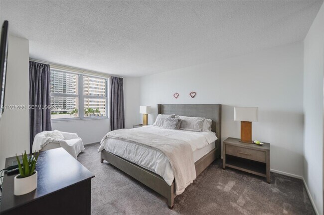 Building Photo - 1950 S Ocean Dr