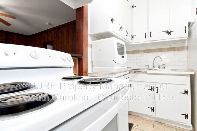 Building Photo - 418 E Cooper Ave