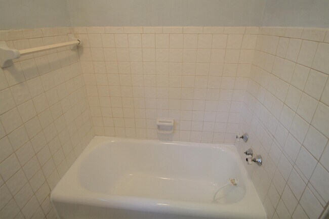 Building Photo - 1025 Goodwin St