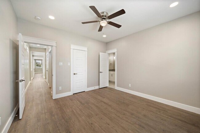 Building Photo - 4909 Fisk St