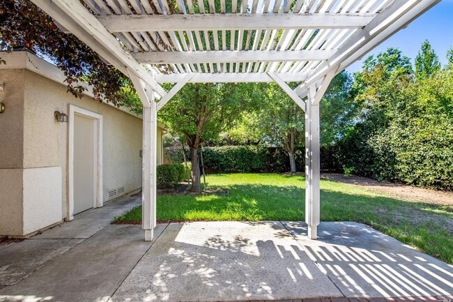 Building Photo - 1600 Hickam Cir