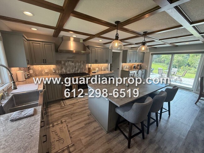 Building Photo - Fully Updated House on 3 1/2 Acres for Oct...
