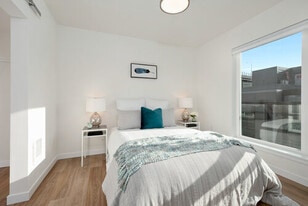 Building Photo - Portal Apartments