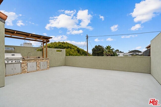 Building Photo - 132 Vista Pl