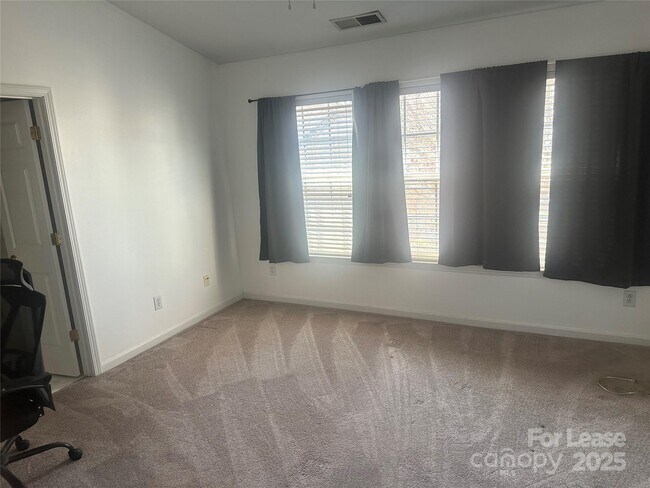 Building Photo - 3213 Mannington Dr