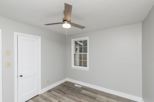 Building Photo - Beautiful Donelson Home in Great Location ...