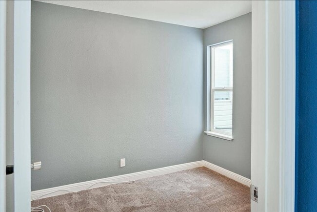 Building Photo - $3,850 / 3br - Fabulous 3 bed, 2 bath in S...
