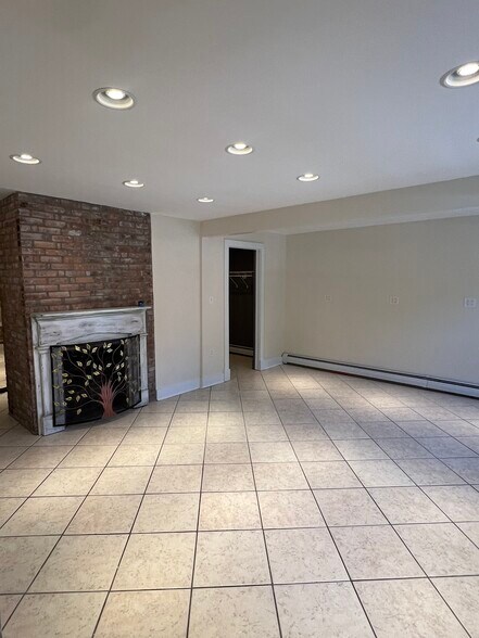 Primary Photo - 253 4th St