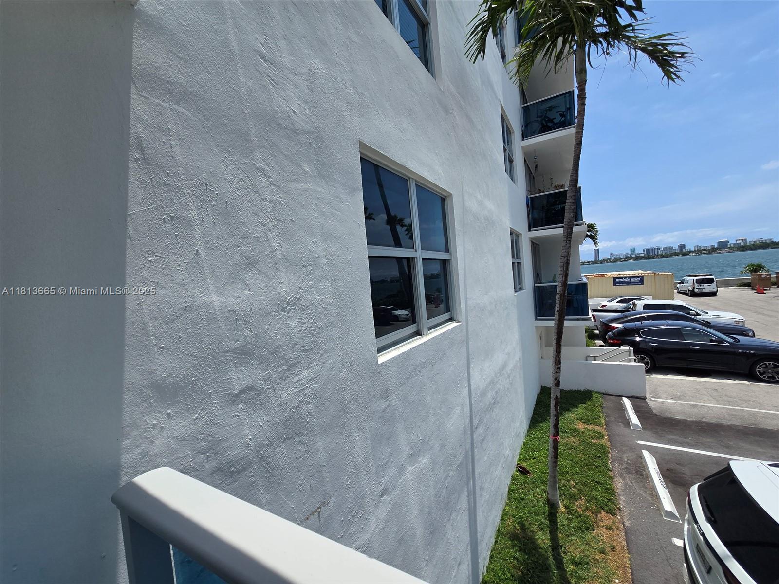 Building Photo - 7501 E Treasure Dr