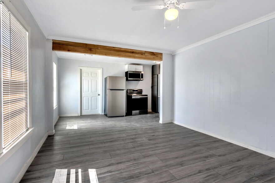 Building Photo - 305 N Robinson St