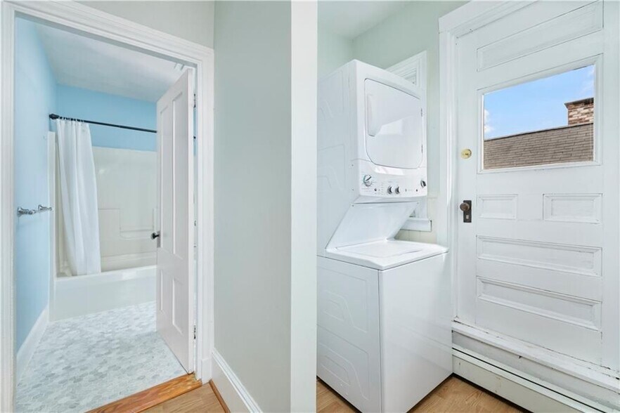 Building Photo - 104 Dexter St