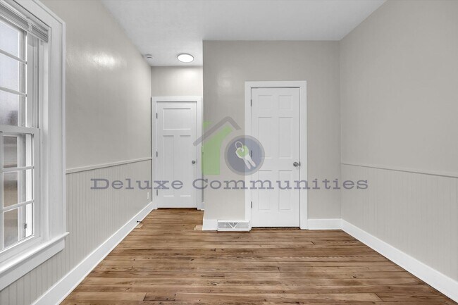 Building Photo - Spacious 4 Bedroom- With Extra room! New Remodel!