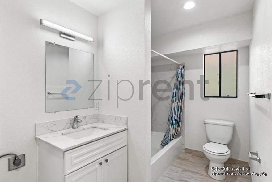 Building Photo - Unit B
