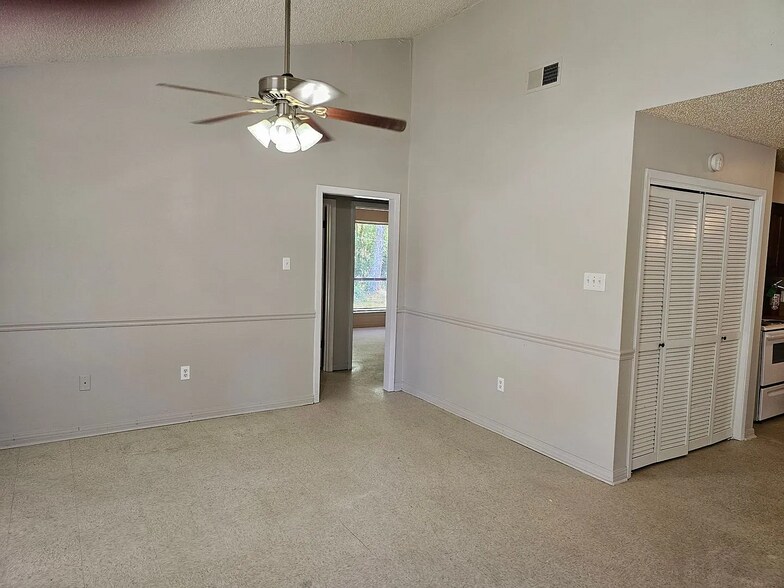 Building Photo - 44176 Simpson Pl