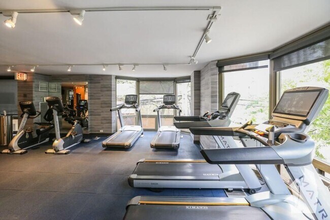 Building Photo - 1130 North Dearborn-2412