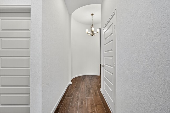 Building Photo - 407 Big Pne Trl