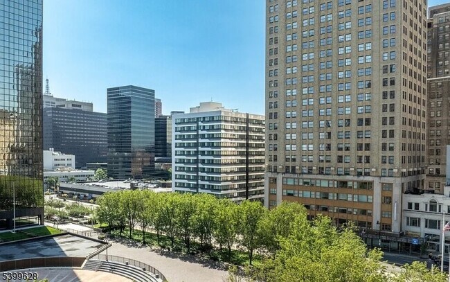 Building Photo - 10 Commerce Ct